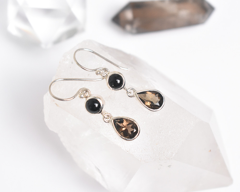 スモーキークォーツとブラックオニキスのシックで上品なシルバーピアス　天然石　ピアス　シルバー925