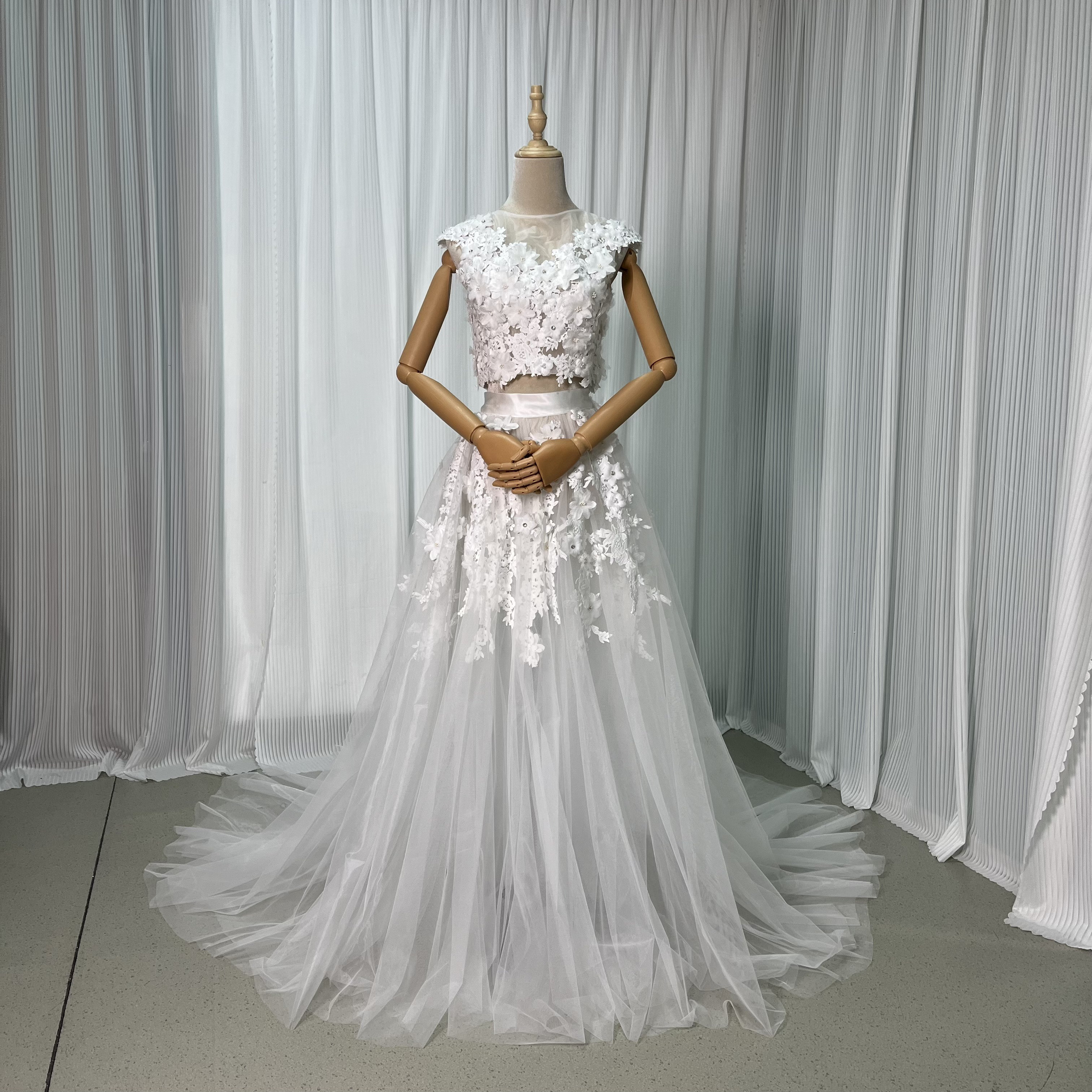 送料無料！ウエディングドレス オーバードレス 3D立体レース刺繍 トップス+スカート チュールスカート  披露宴/結婚式