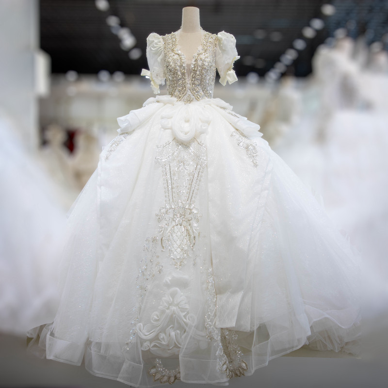 おしゃれ上級者に人気！ウェディングドレス 贅沢 手縫いスパンコール パール 豪華ロングトレーン 前撮り 花嫁M015 53,982円