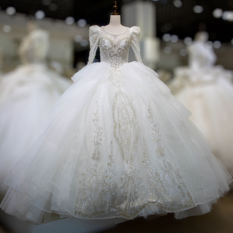 花嫁  おしゃれ上級者に人気！ウェディングドレス 贅沢 手縫いスパンコール パール 豪華ロングトレーン 前撮り M017