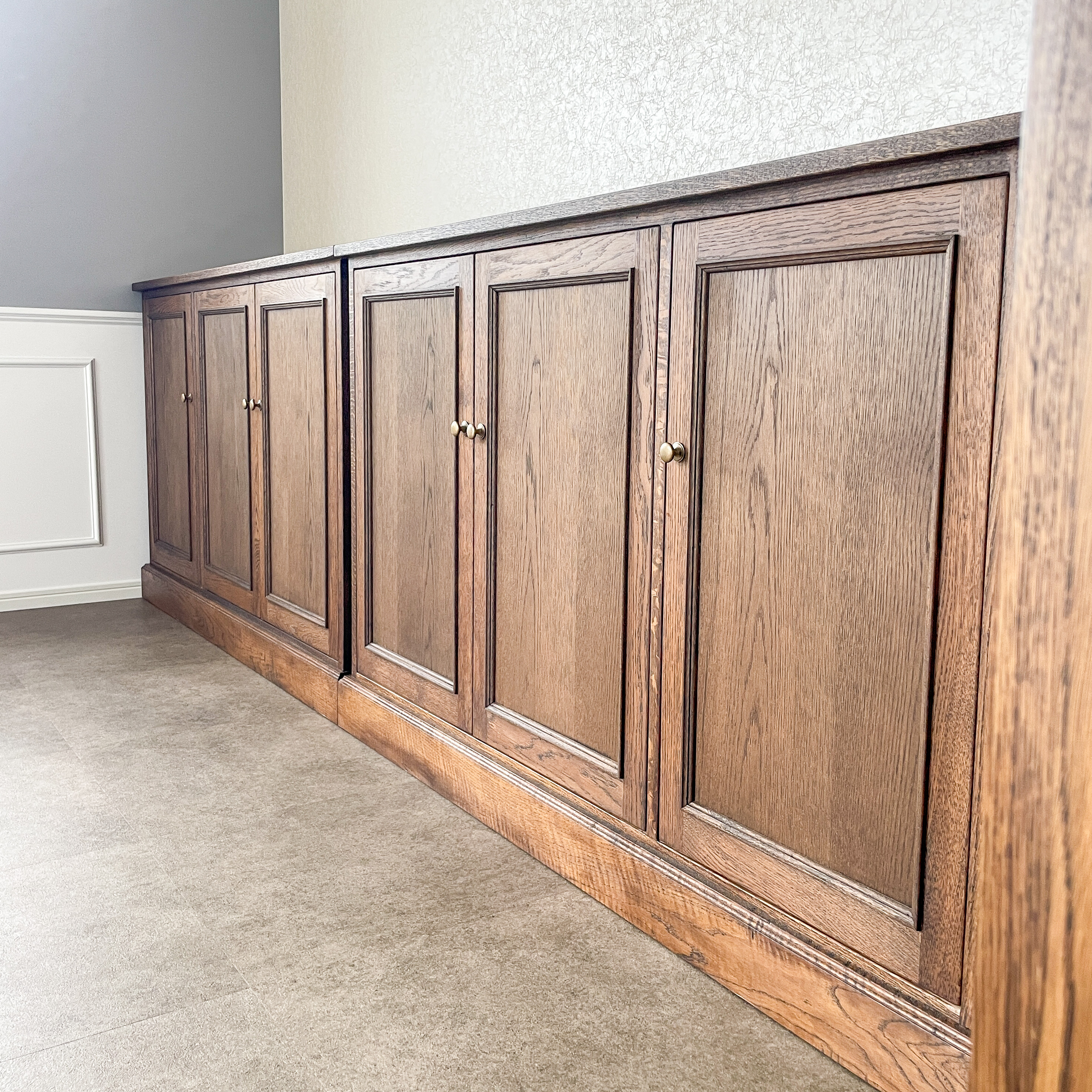 オークアンティークキャビネット W2800 店舗向け収納兼ディスプレイキャビネット オーダーメイド家具 店舗什器