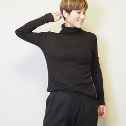 再販新作2025❤︎程よいシアー感タートルネックロングスリーブカットソーT（ブラック）25004BKF 8枚目の画像