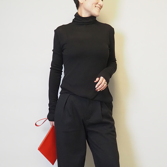 再販新作2025❤︎程よいシアー感タートルネックロングスリーブカットソーT（ブラック）25004BKF 1枚目の画像