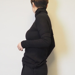 再販新作2025❤︎程よいシアー感タートルネックロングスリーブカットソーT（ブラック）25004BKF 4枚目の画像