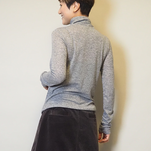 ヨーガンレール ﾍﾞｰｼﾞｭ ｺｯﾄﾝ×ｶｼﾐｱ ﾀｰﾄﾙﾈｯｸ ﾛﾝｸﾞｽﾘｰﾌﾞ ｶｯﾄｿｰ M セール】 60/3スビンコットン タートルネック ロングスリーブ