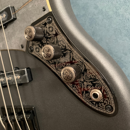 オリジナルアイアンペイント エレキベース ジャズベース 楽器