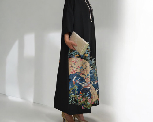 黒留袖リメイク 大きいサイズワンピース - 職人の印入り 扇と四季の花