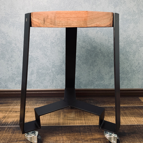 アイアン×ウォルナット スツール 作業椅子 無垢材 ウッド チェアー 小物置き アイアン×ウォルナット スツール 作業椅子 無垢材 ウッド チェアー