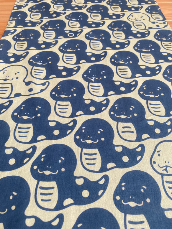 注染手ぬぐい 2025干支【ヘビづくし】ミントグリーン×青 喜多屋商店 てぬぐい 干支 巳年 蛇 ヘビ お年賀 日本製 5枚目の画像