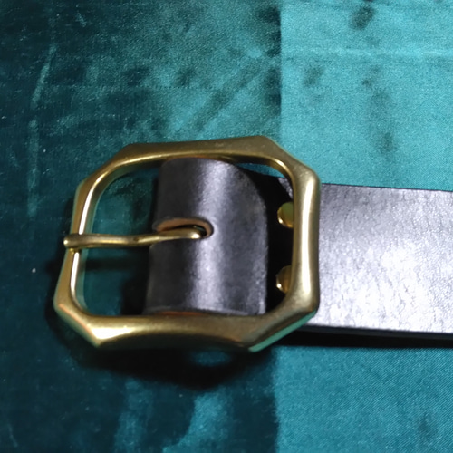 栃木レザー ダイヤ柄インレイスタッズベルト ブラック その他