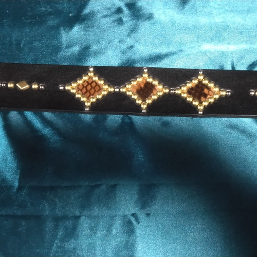 栃木レザー ダイヤ柄インレイスタッズベルト ブラック その他