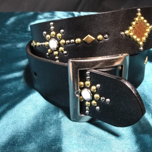 栃木レザー　ダイヤ柄インレイスタッズベルト　ブラック 栃木レザー ダイヤ柄インレイスタッズベルト ブラック その他