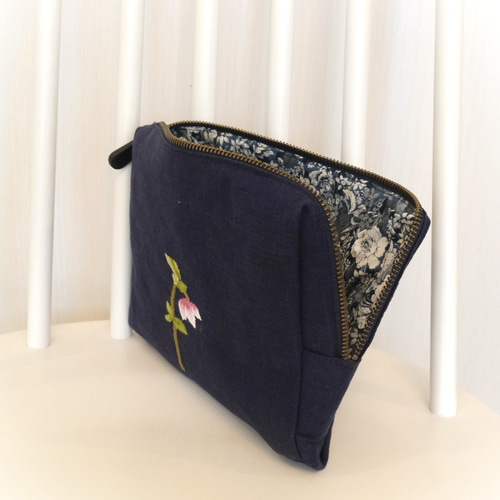 送料無料【手刺繍】ファスナーポーチ フランス刺繍 クリスマスローズ