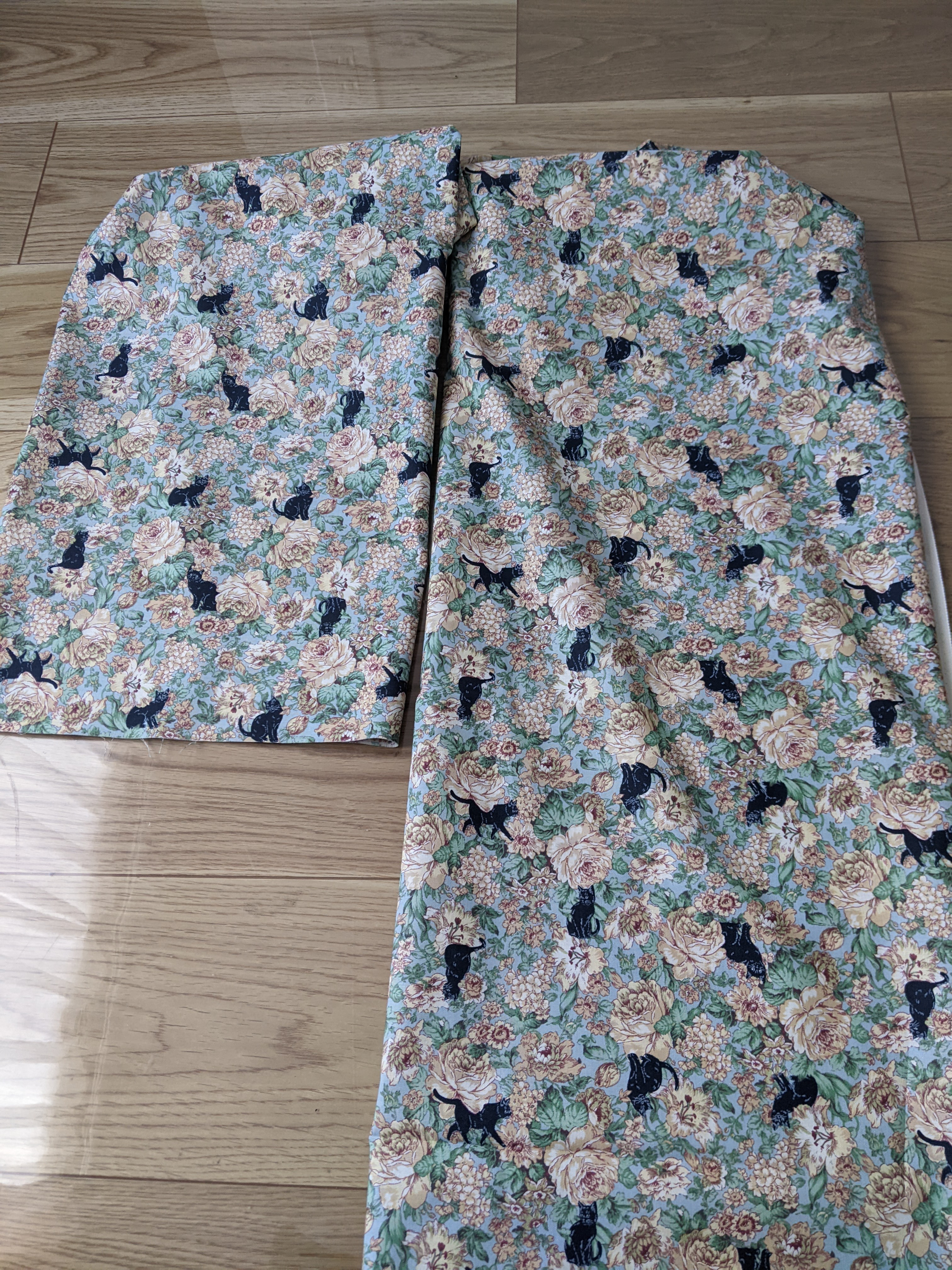 黒ねことボタニカル柄【オーダー生地見本】