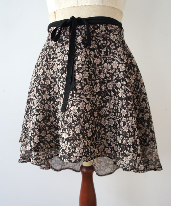 バレエ　ラップスカート[エッチングフラワー・ブラック51-107] L167etchingflower Black 2枚目の画像