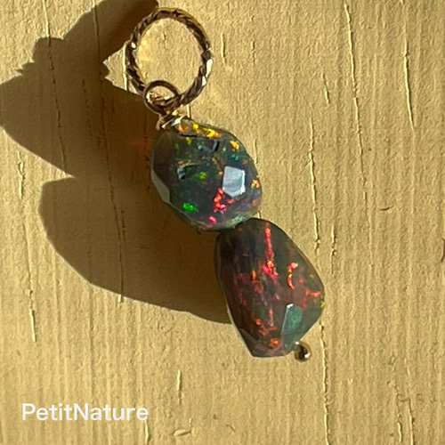 ブラックオパール　ペンダントトップ 人気！ブラックオパールのペンダントトップ ペンダントトップ