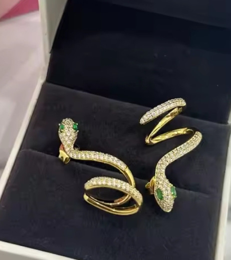 2025年　幸せをもたらす　ラッキーアイテム　ヘビ　蛇　 モアッサナイト　フルエタ ニティリング　　ゴールド