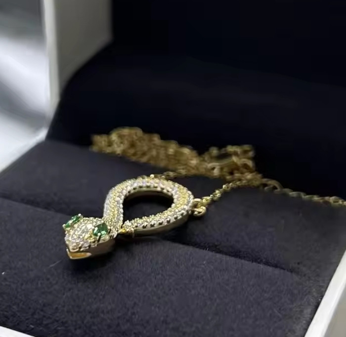 2025年　幸せをもたらす　ラッキーアイテム　ヘビ　蛇　 モアッサナイト　フルエタ ニティリング　　ゴールド　ネックレス