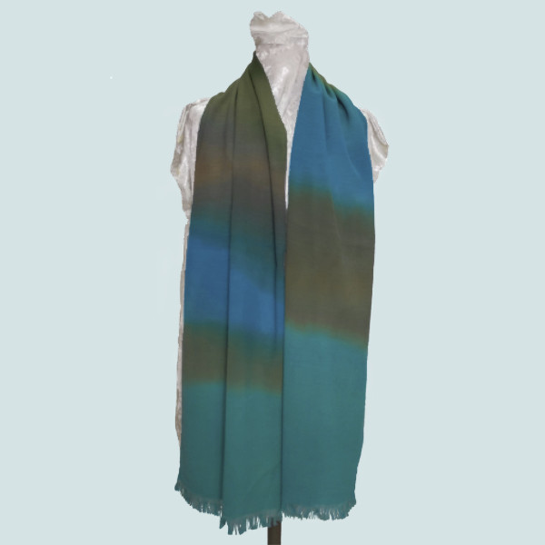 軽くて温かい多色ボカシ染楊柳織ウールストール