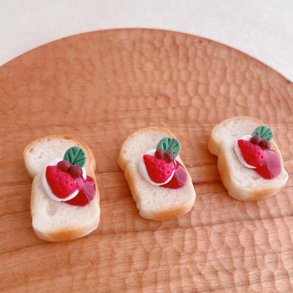 ベリーベリートースト　本物のパンで作ったミニチュアパン 1枚目の画像