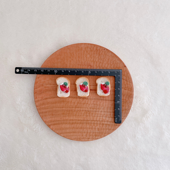 ベリーベリートースト　本物のパンで作ったミニチュアパン 2枚目の画像