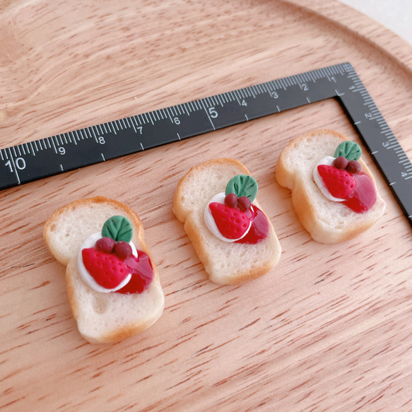 ベリーベリートースト　本物のパンで作ったミニチュアパン 3枚目の画像