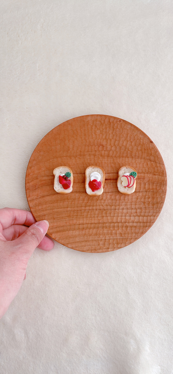 いちごジャムトースト　本物のパンで作ったミニチュアパン 3枚目の画像