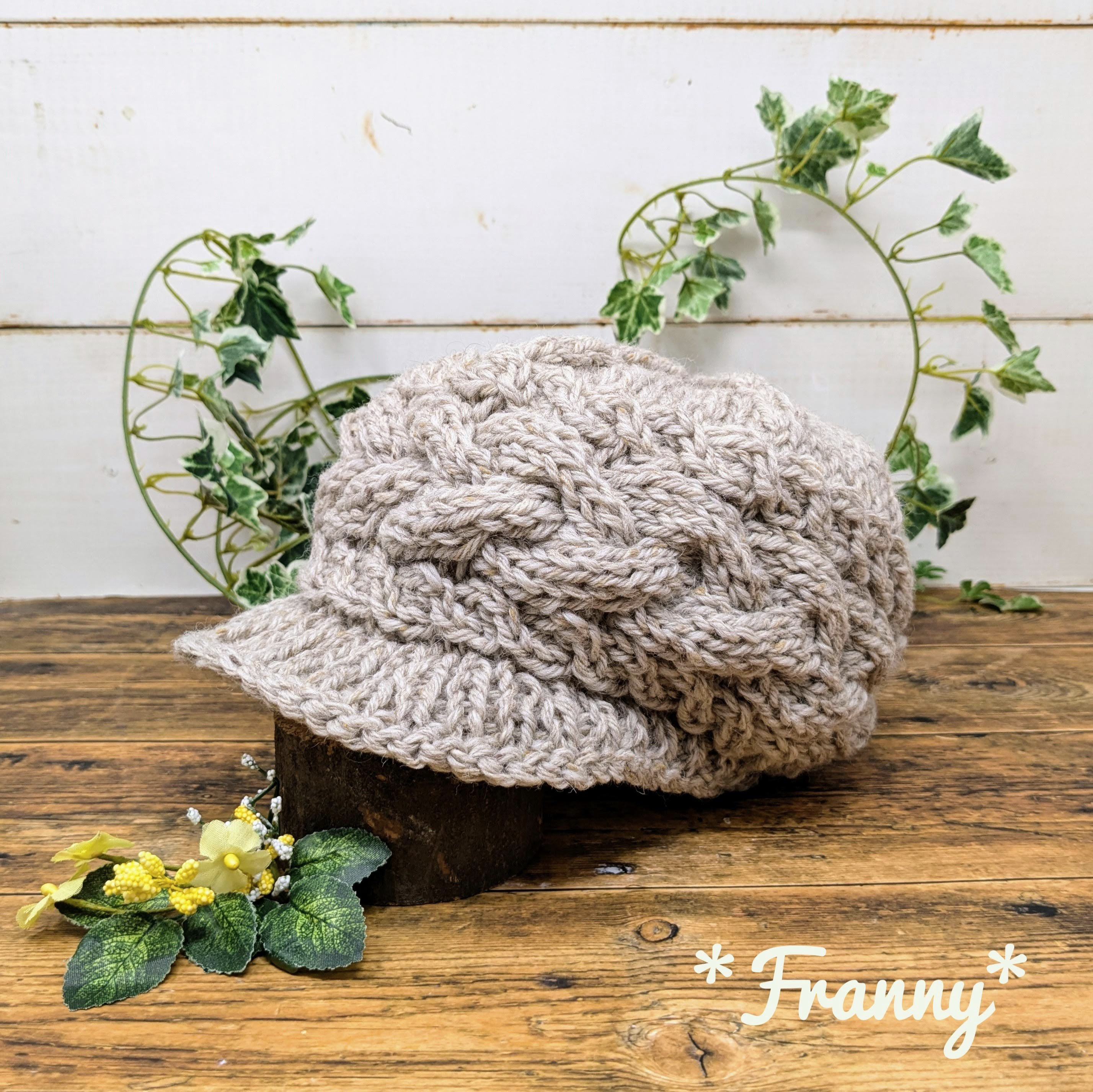 ざっくりケーブル模様のニットキャップ（サンドベージュ）