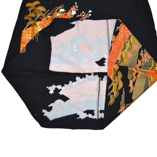 黒留袖リメイクドレス – 日本伝統柄の豪華な一点物（正絹