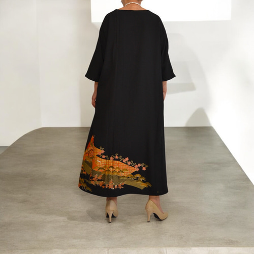 黒留袖リメイクドレス – 日本伝統柄の豪華な一点物（正絹