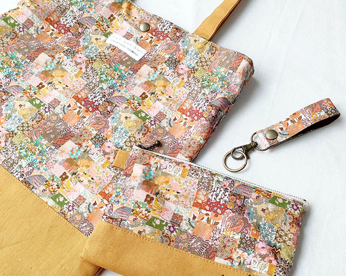✿リバティ✕パッチワーク✿　かんちゃん様ご注文品 リバティのパッチワークバッグ(小) - KINAKKO39'S GALLERY