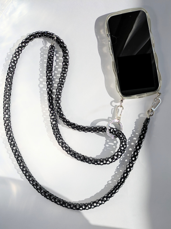軽くてキラキラ⭐️スマホショルダーストラップ【エナメルブラック