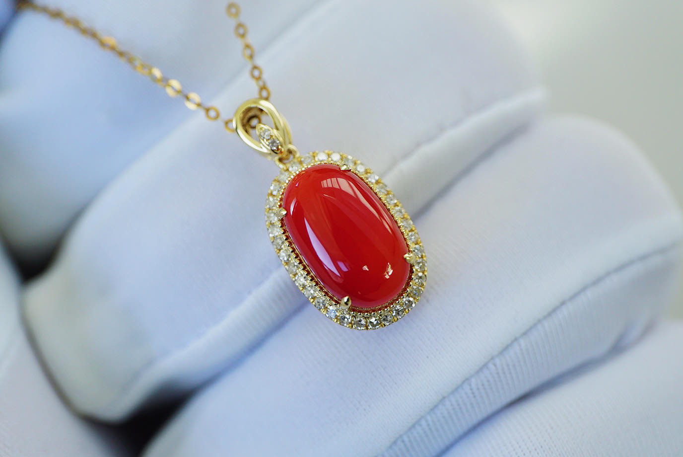 「新春」 K18イエローゴールド　天然血赤サンゴ 珊瑚 天然ダイヤモンド　情熱　3月誕生石　ペンダント