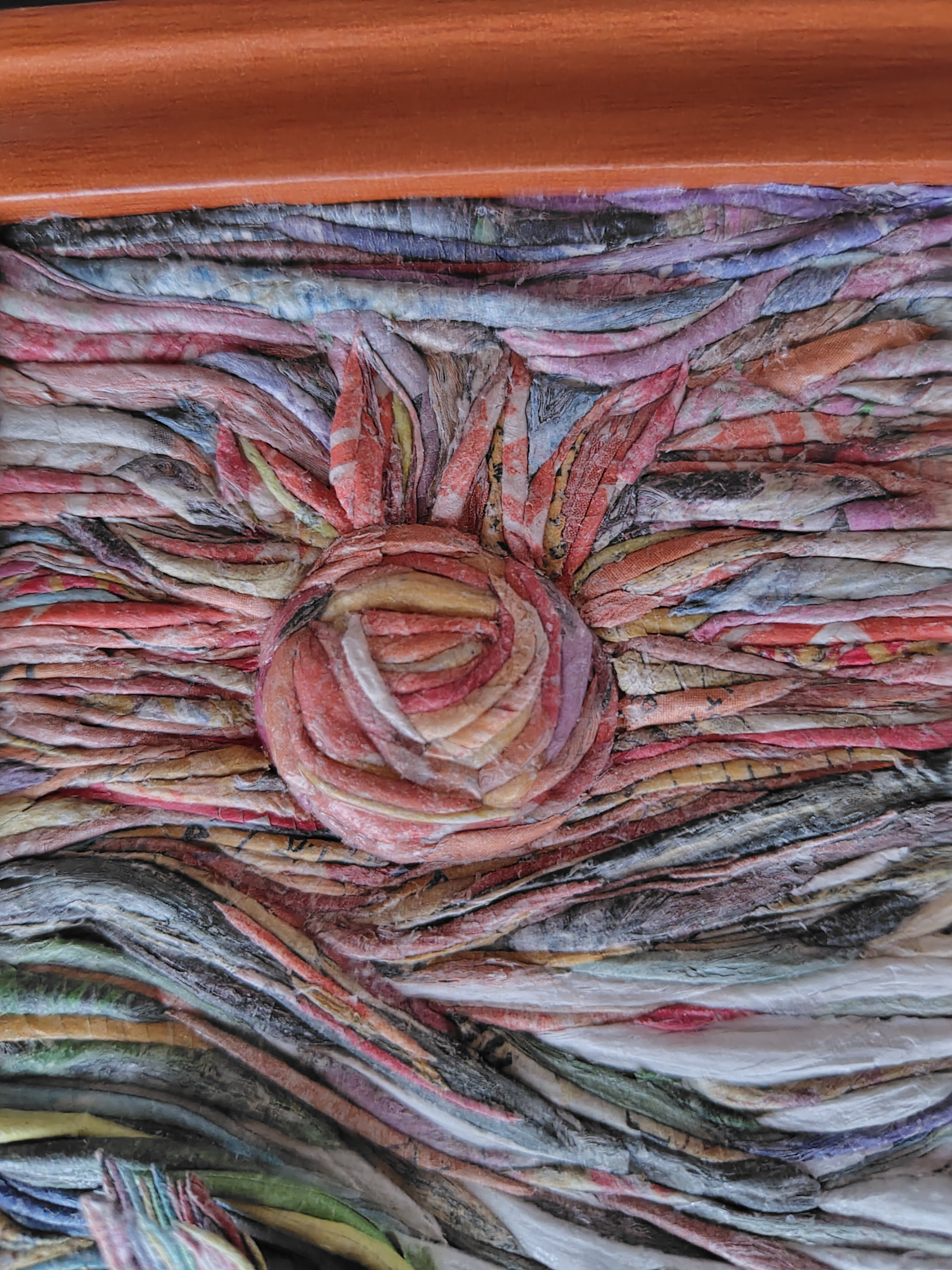 一点物，新聞紙立体アート「春待つ、狐神」