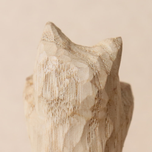 お手上げな猫」招き猫 木彫り 木製 ネコの置物 インテリア雑貨（木材