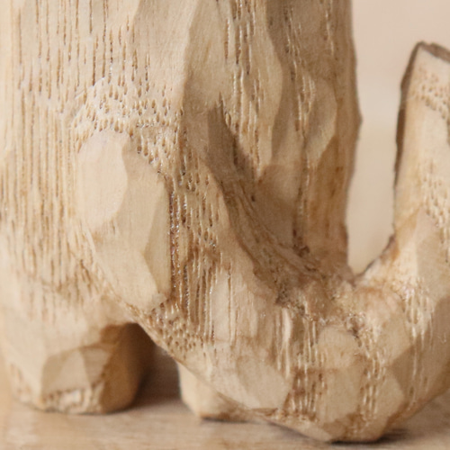 お手上げな猫」招き猫 木彫り 木製 ネコの置物 インテリア雑貨（木材