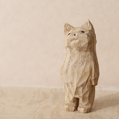 ただ立ち尽くす猫」木彫り 木製 ネコの置物 インテリア雑貨