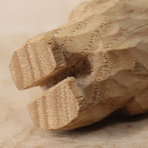 ただ立ち尽くす猫」木彫り 木製 ネコの置物 インテリア雑貨