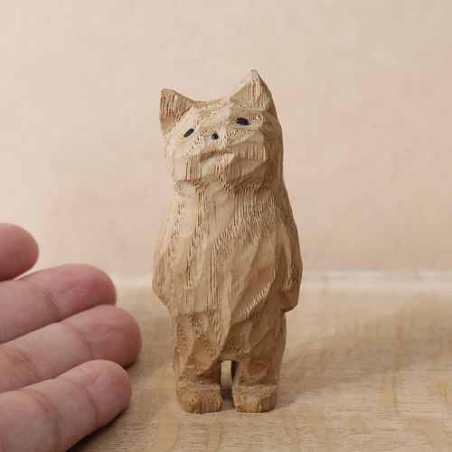 ただ立ち尽くす猫」木彫り 木製 ネコの置物 インテリア雑貨
