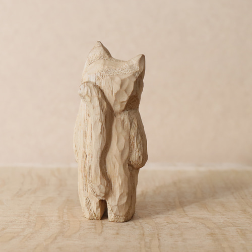 ★手彫り一点物、スモーキークォーツネコ　置物　素晴らしい手仕事　素敵な逸品 ただ立ち尽くす猫」木彫り 木製 ネコの置物 インテリア雑貨（木材：栗