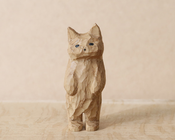 ただ立ち尽くす猫」木彫り 木製 ネコの置物 インテリア雑貨