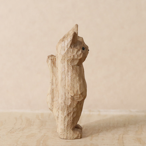 ただ立ち尽くす猫」木彫り 木製 ネコの置物 インテリア雑貨