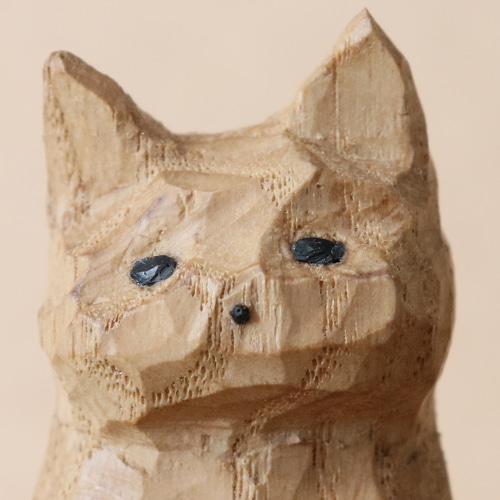 ただ立ち尽くす猫」木彫り 木製 ネコの置物 インテリア雑貨