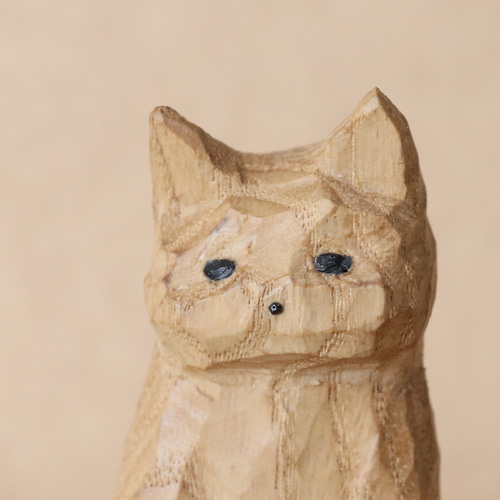 ただ立ち尽くす猫」木彫り 木製 ネコの置物 インテリア雑貨（木材：栗