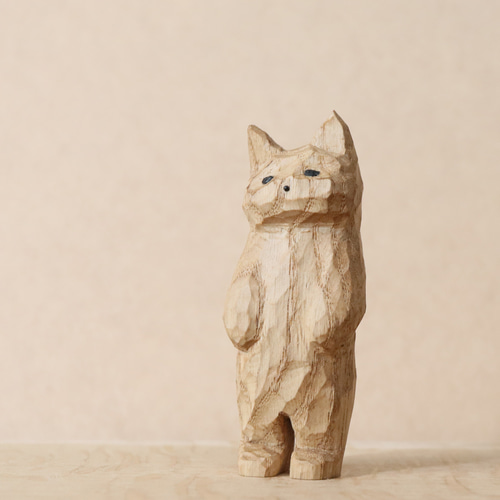 ただ立ち尽くす猫」木彫り 木製 ネコの置物 インテリア雑貨