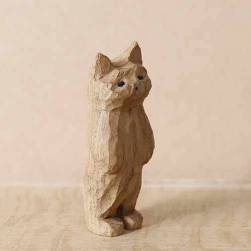 木製の自然な形状の置物 ただ立ち尽くす猫」木彫り 木製 ネコの置物 インテリア雑貨（木材：栗