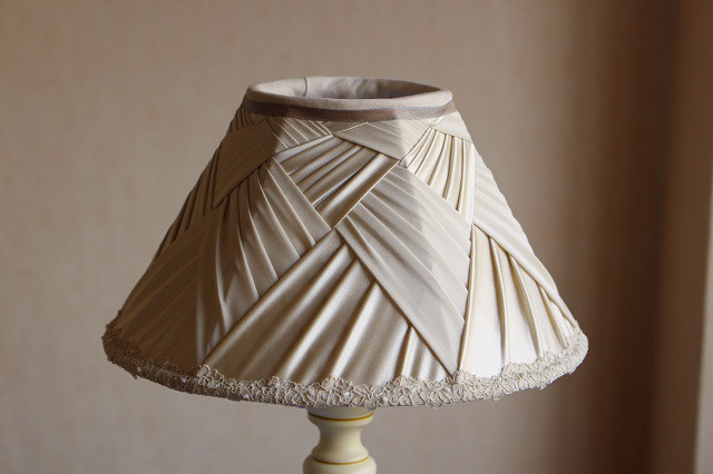シルクのテーブルランプ用ランプシェード / メニルモンタン / エクリュベージュ濃淡2色