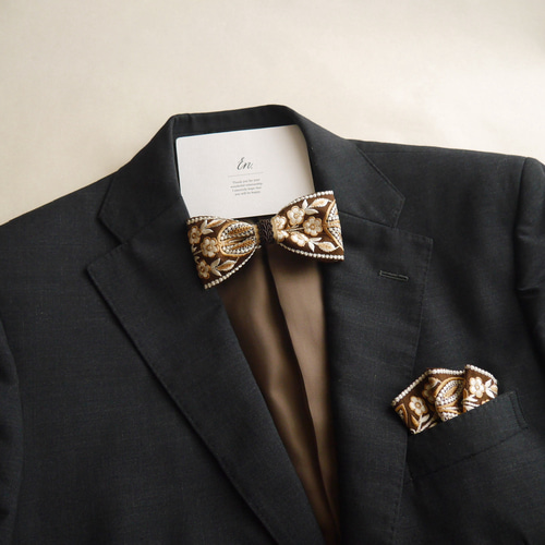 極美品✨ドルガバ 全面花柄刺繍 MARTINI スーツ ネクタイリボン付 黒 極美品✨ドルガバ 全面花柄刺繍 MARTINI スーツ ネクタイリボン付 黒