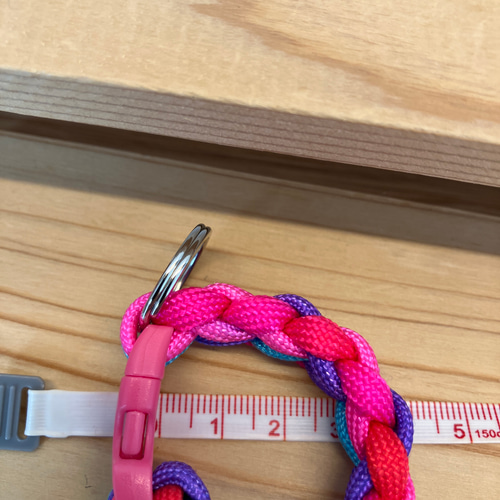 129・紛失防止に自転車鍵用パラコードミニミニブレスレット型