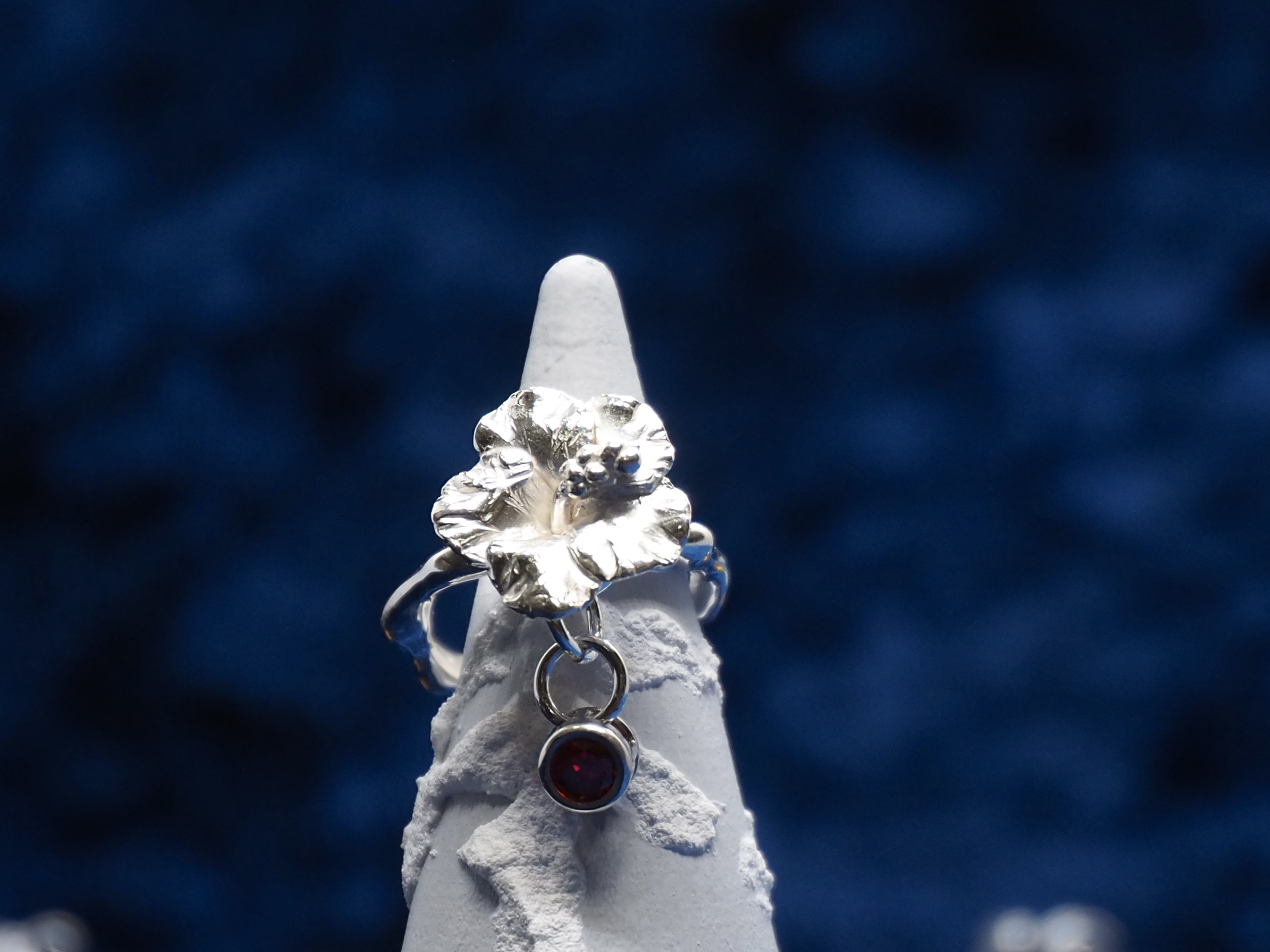 ハイビスカスのイヤーカフ(大)(片耳用)Silver925 ※キュービックジルコニアの色変更可